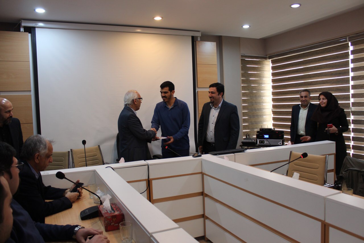 جوایز نخبگان جوان و دانشگاهی پرداخت شد