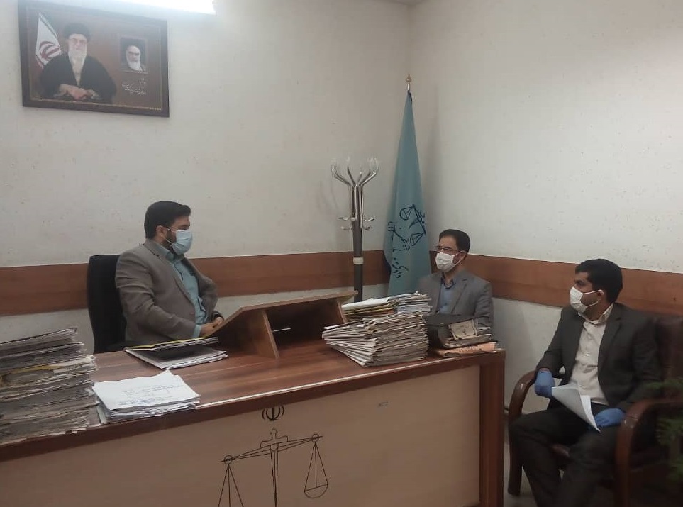 دیدار معاون فنی اموال و مدیر بیمه های اتومبیل با رئیس مجتمع رسیدگی به تصادفات وسایل نقلیه در دادگستری اراک