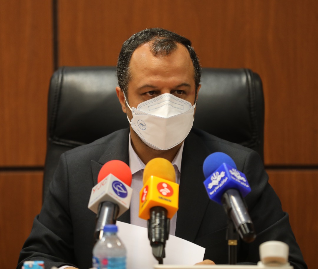 وزیر اقتصاد در بازدید از گمرک فرودگاه امام خمینی(ره) خبر داد:تصمیمات جدید برای تسریع در ترخیص داروها و رجیستری تلفن همراه مسافران ورودی