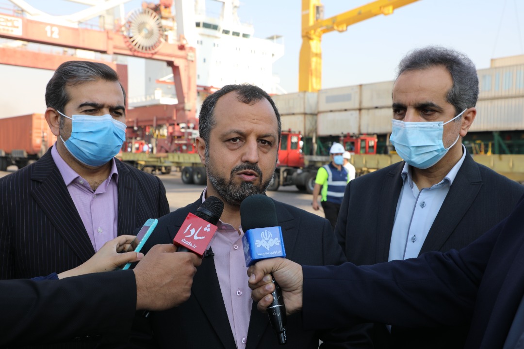 وزیر اقتصاد در بازدید از گمرک شهید رجایی عنوان کرد:عدم هماهنگی میان ۲۵ دستگاه دولتی؛ منشاء اصلی مشکلات گمرک