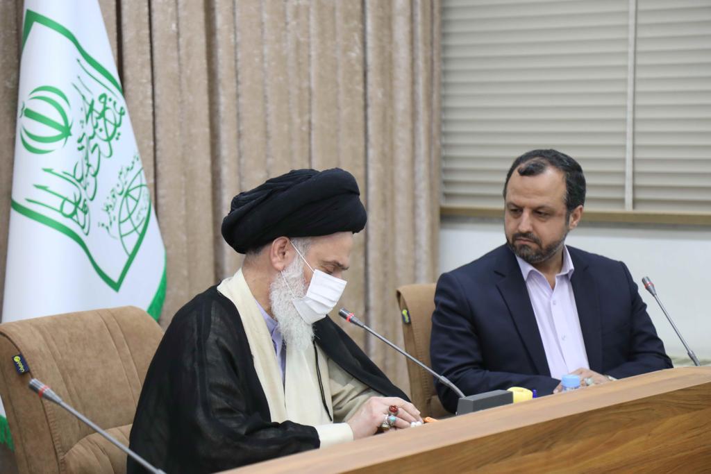 اساتید و علمای حوزه ارتباط وثیقی با جامعه داشته و پیگیر نگرانی های اقتصادی این روزهای مردم اند