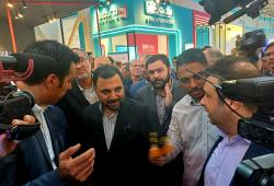 بازدید وزیر ارتباطات در نخستین روز نمایشگاه الکامپ از غرفه بیمه آرمان