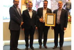 تقدیر از کارمند نمونه بیمه آرمان در بیست و هشتمین همایش ملی بیمه و توسعه