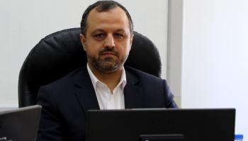 وزیر اقتصاد در گفتگو با بخش خبری ۲۱ شبکه یک سیما تأکید کرد: نهضت تسهیل صدور مجوزها با شدت تداوم می یابد