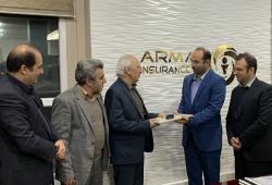 تجلیل هیئت مدیره بیمه آرمان از رئیس پیشین